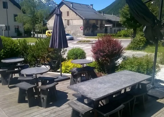 Otel Eden Hotel, And Les Praz 3*