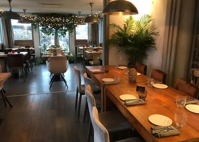 Eden Hotel, And Les Praz 호텔