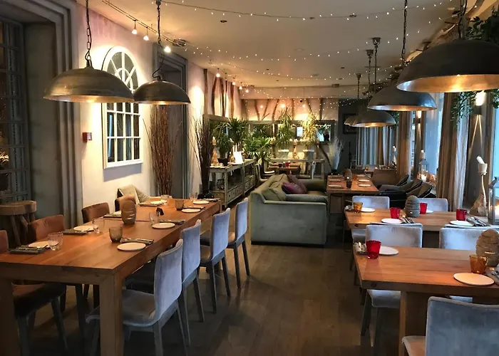 Eden Hotel, And Les Praz Otel Chamonix