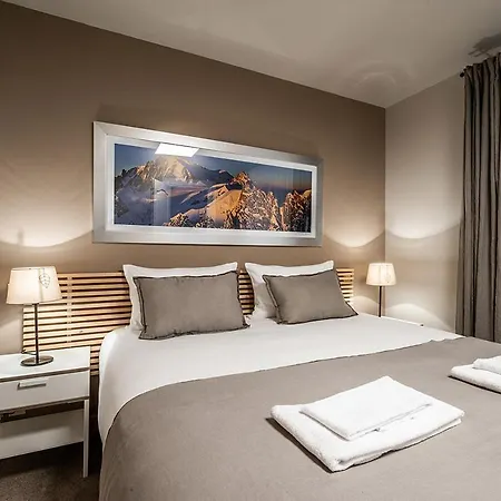 Eden Hotel, And Les Praz Szálloda 3*