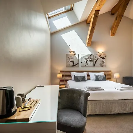 Eden Hotel, And Les Praz 3*
