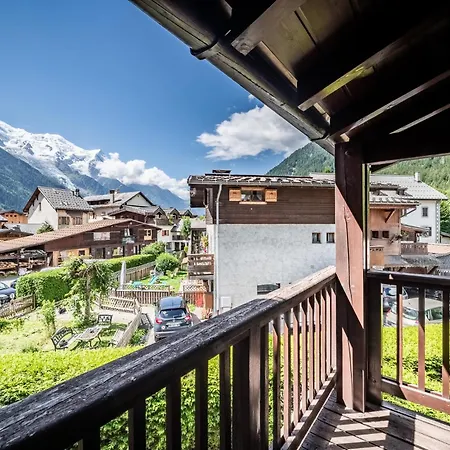 Eden Hotel, And Les Praz Hotell 3*