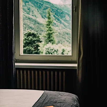 Eden Hotel, And Les Praz 3* شامونكس