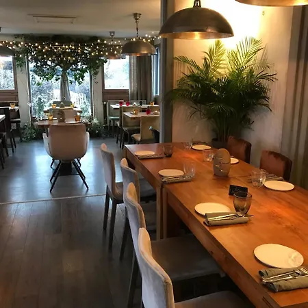 Eden Hotel, And Les Praz Hotell