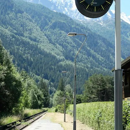 Eden Hotel, And Les Praz Szálloda 3*
