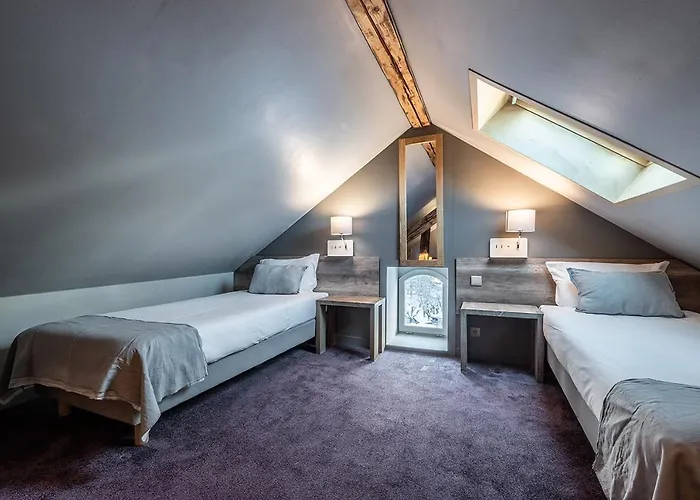 Eden Hotel, And Les Praz מלון