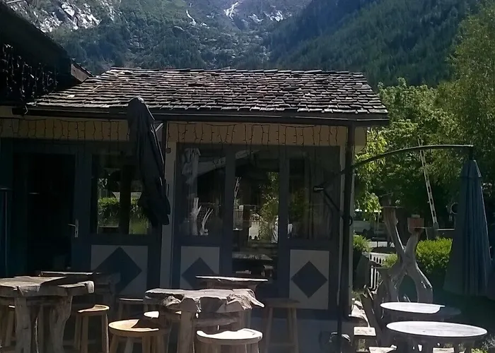Eden Hotel, And Les Praz Chamonix