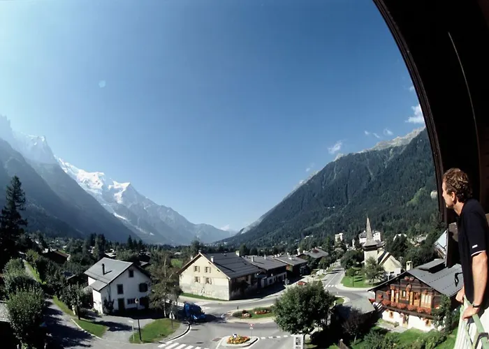 Eden Hotel, And Les Praz Hotel 3*