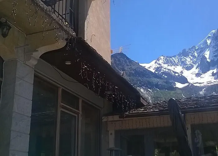 Eden Hotel, And Les Praz Szálloda